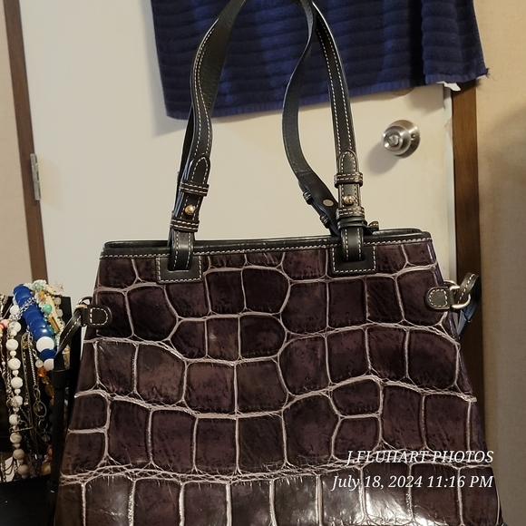 DOONEY AND BOURKE CROCODILE EMBOSSED LEATHER SHOULDER BAG RECENT DISCONTINUED - Picture 16 of 16